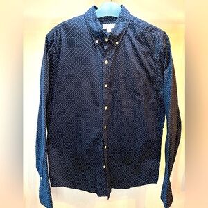 Gap Long sleeves bottom up shirt. Blue color .size L